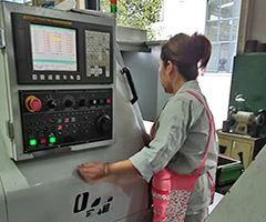 Titanium Bar Peeling Machine 2 Titanium Bar Peeling Machine 2 (Machinery )